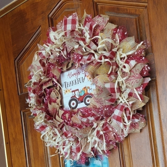 HANDMADE 18" Wreath - Picture 7 of 10